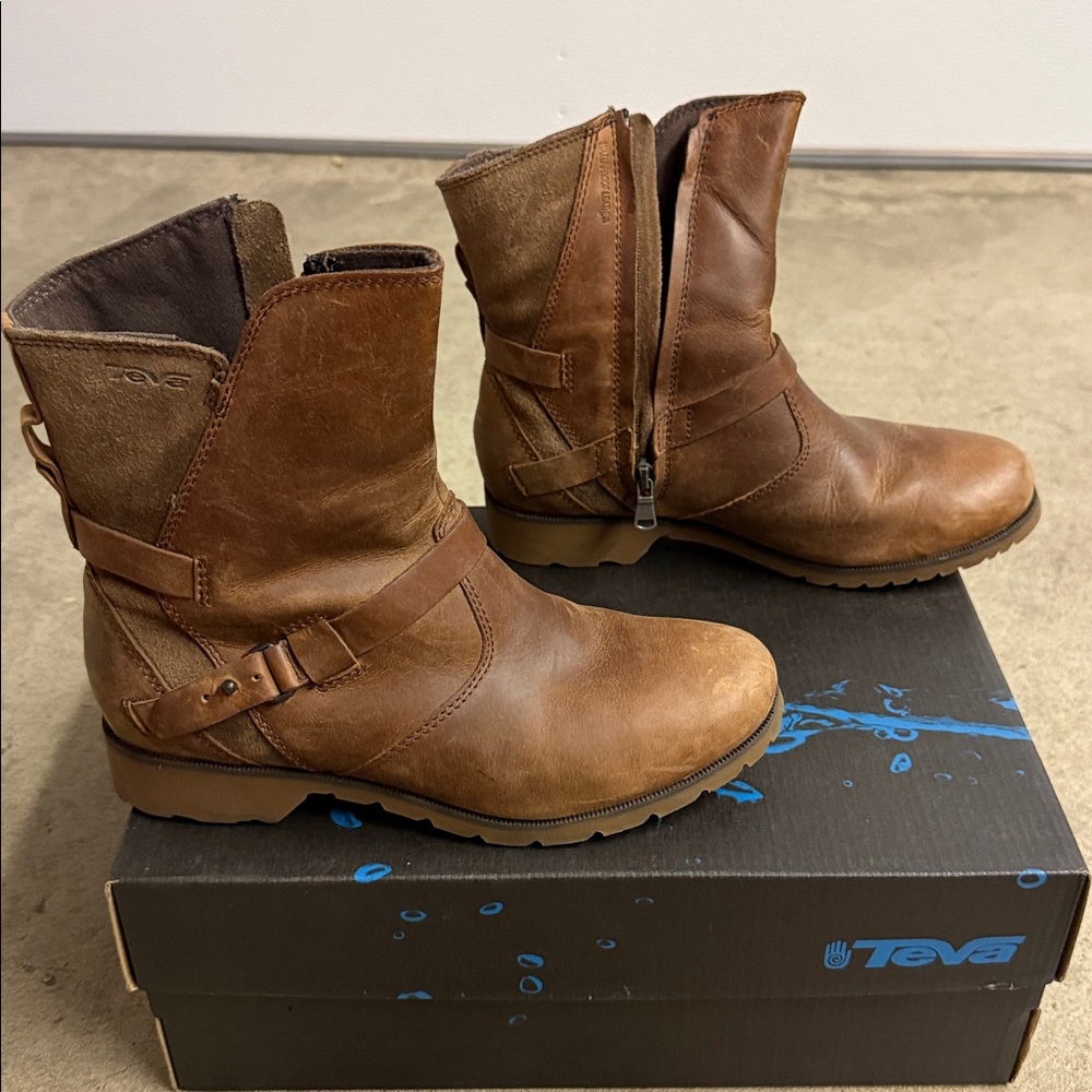 Brand new Teva women's Rustic Brown Leather Boots - Picture 3 of 10